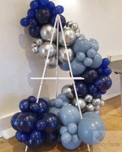 Easel with organic balloons and lights