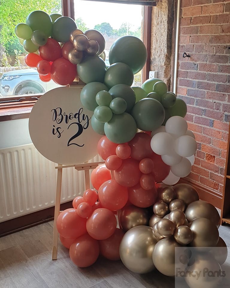 Easel display for children's party balloons